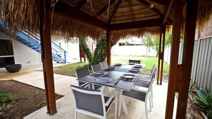 Outdoor dining - Treehouse by the Sea (Dunsborough)