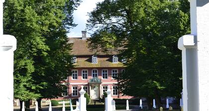 Ympärivuotinen rentoutuminen tanskalaisessa takkahuoneessa Gartow am See -hotellissa