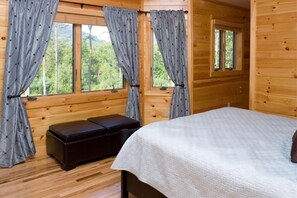 5 habitaciones, tabla de planchar con plancha y ropa de cama 