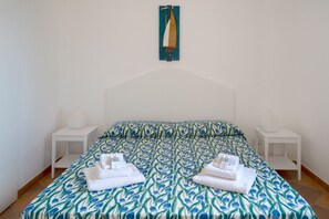 3 bedrooms, desk, iron/ironing board, travel crib