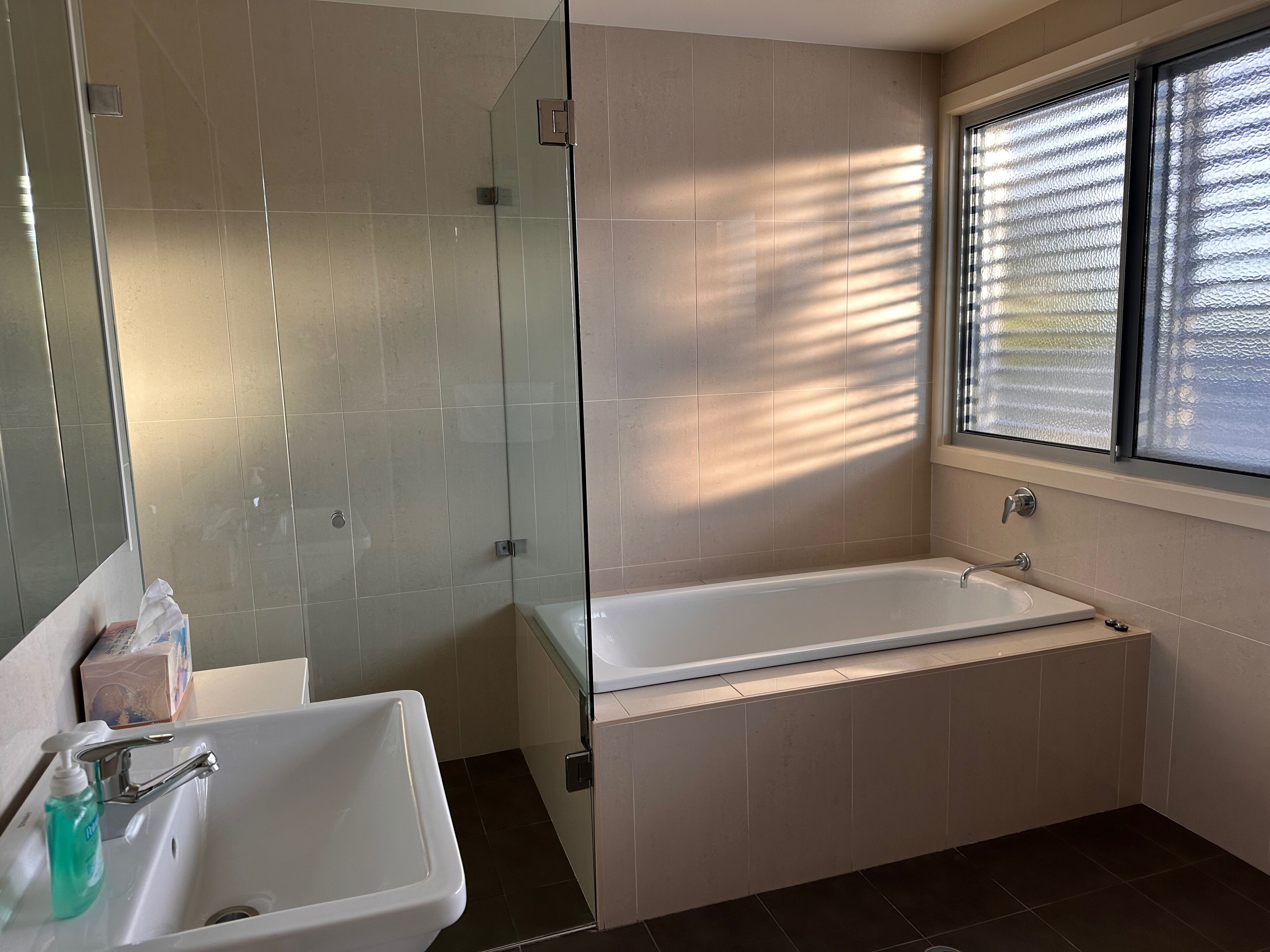 Bathroom middle level - separate bath and shower