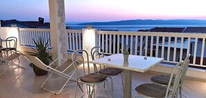 تناول الطعام بالخارج