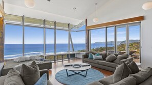 TV, fireplace - Windform House *Luxury Listing* (Moggs Creek)