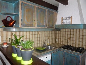 Fridge, microwave, oven, stovetop - Basque house located between sea and mountains. (irissarry)