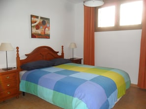 3 chambres, fer et planche à repasser, lit parapluie, Wi-Fi gratuit
