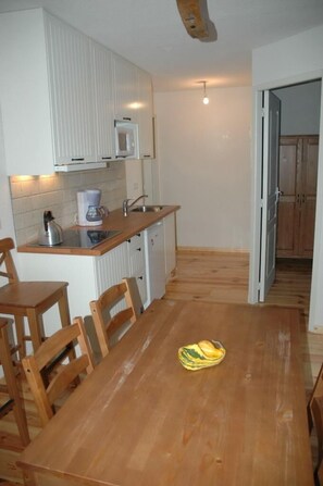 Fridge, microwave, stovetop, coffee/tea maker - In PORTE PUYMORENS - The ideal place to spend a holiday with the family (Porté-Puymorens)