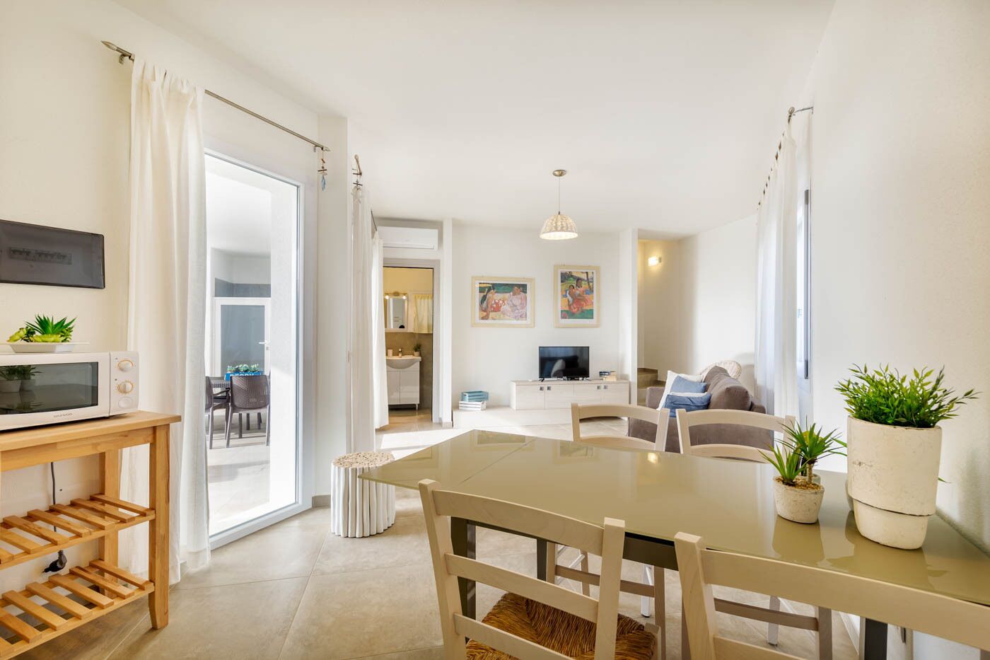 modern apartment 5 min from the sea with air conditioning, swimming pool, wi-fi