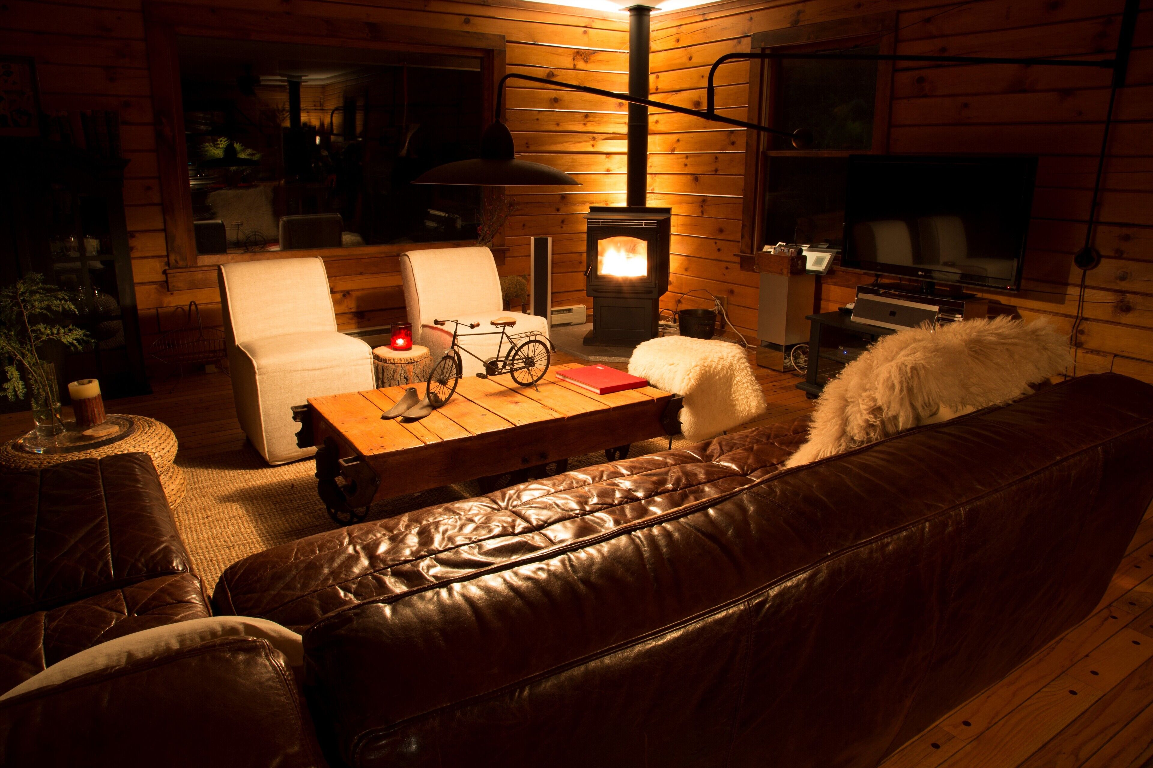 PRIVATE - EXCLUSIVE CATSKILLS LAKE FRONT RUSTIC CABIN by NYC DESIGNER