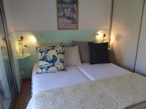 1 bedroom, iron/ironing board, WiFi, bed sheets - "Côté Jardin" .... absolute calm in the center of Cannes ... with garage (Cannes)