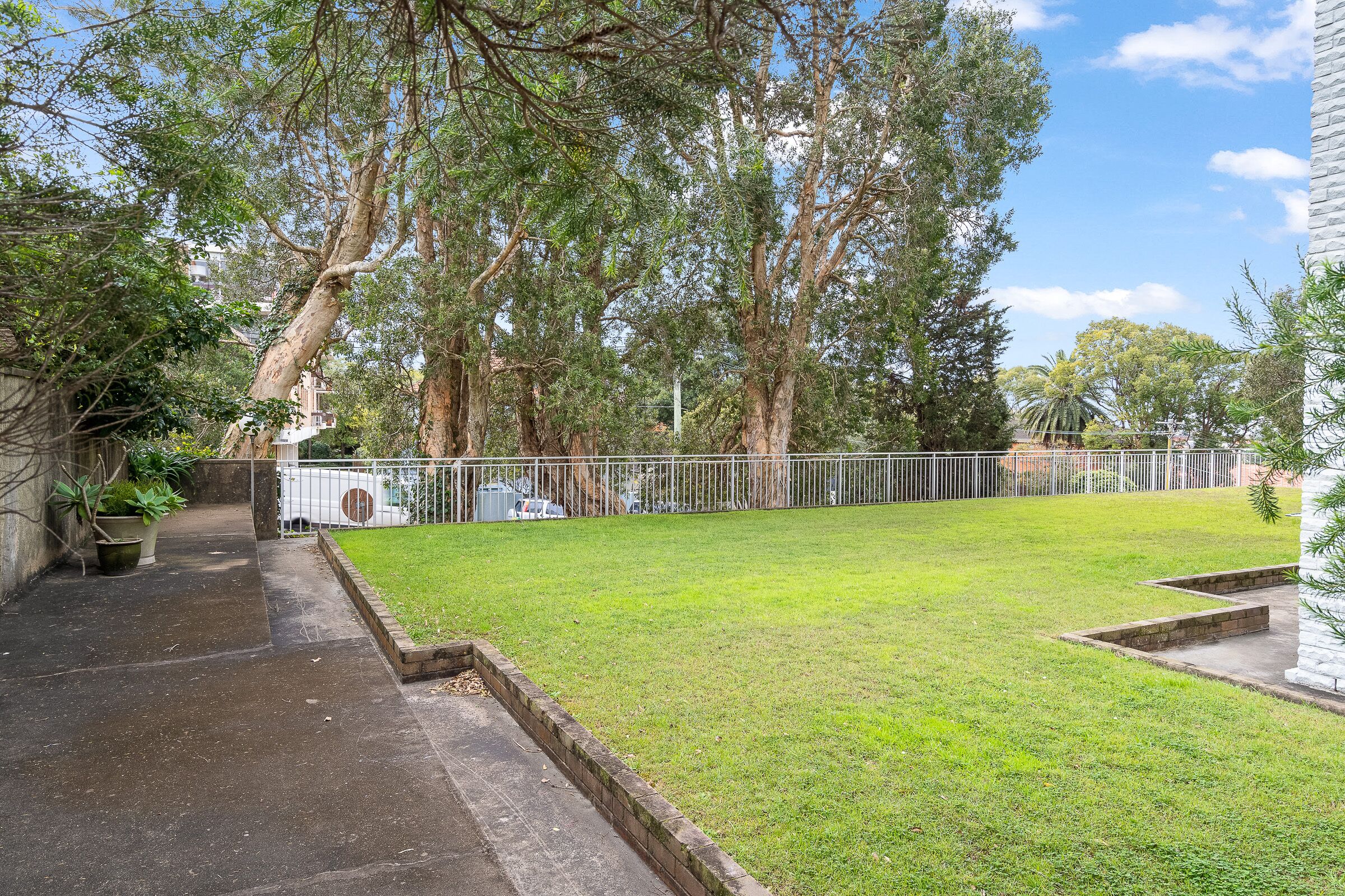 Bronte garden apartment — image 25