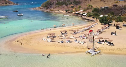 Ancre Bleue, charming villa with a stunning view of Pinel Island