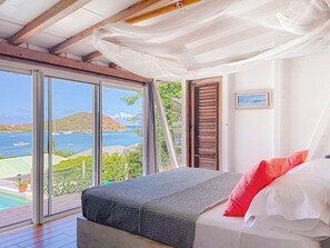 3 bedrooms, in-room safe, desk, iron/ironing board - Ancre Bleue, charming villa with a stunning view of Pinel Island (Cul-de-Sac)