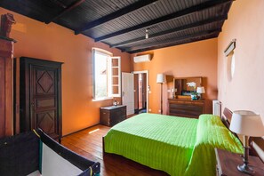 5 makuuhuonetta, silitysrauta/-lauta, Wi-Fi, vuodevaatteet