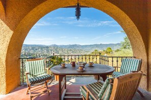 Outdoor dining - Villa il Sogno in the Park of Mount Portofino (Santa Margherita Ligure)