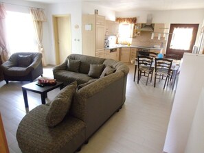 تلفزيون ذكي، مشغل دي في دي، كرة قدم الطاولة، تنس طاولة