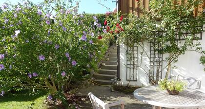Beautiful, calm 2-room-apartment with big terrace and nice view
