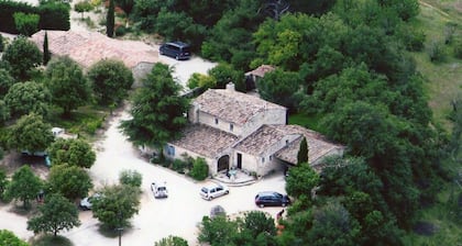 La Gardiole - gite avec piscine Ă Bonnieux (2 pers)