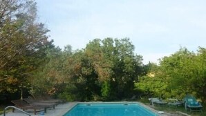 A rectangular swimming pool with a metal ladder, surrounded by lounge chairs and greenery. - guest rooms 4 persons near the sea & Sainte Victoire (Trets)
