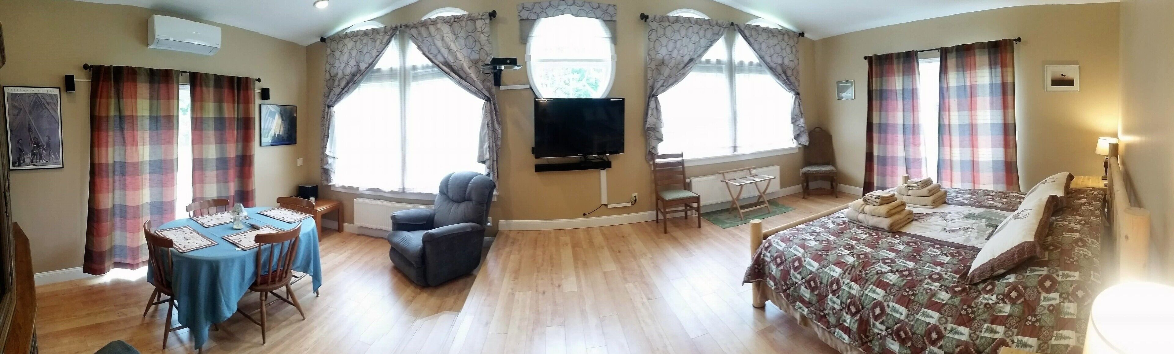 5 bedrooms, desk, iron/ironing board, free WiFi
