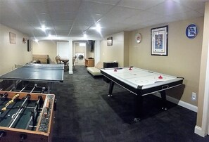 Game room - Cooperstown All Star Village, or Cooperstown Dreams Park or Oneonta area  (Mt Vision)