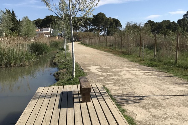 chemin piéton pour aller à la plage