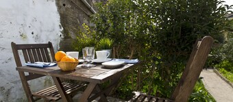 Marao Cottage with Private Garden - Near Historic Center