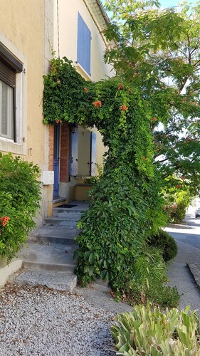 Authentic village house of 150 m² with swimming pool close to the city center