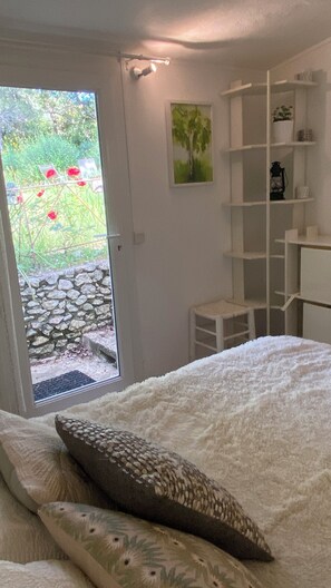 1 dormitorio, tabla de planchar con plancha, wifi