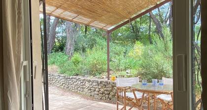 Whirlpool das ganze Jahr über und entspannen Sie inmitten der Natur provenzalischen Haus für 3 Personen