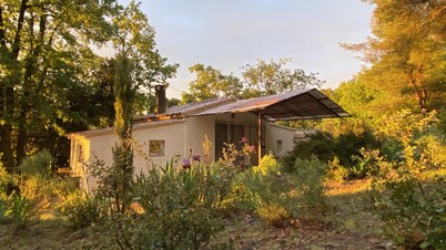 Gîte insolite-Jacuzzi and relaxation in the heart of nature Provencal House.