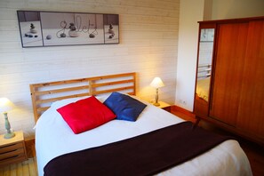 3 chambres, fer et planche à repasser, lit parapluie, Wi-Fi gratuit