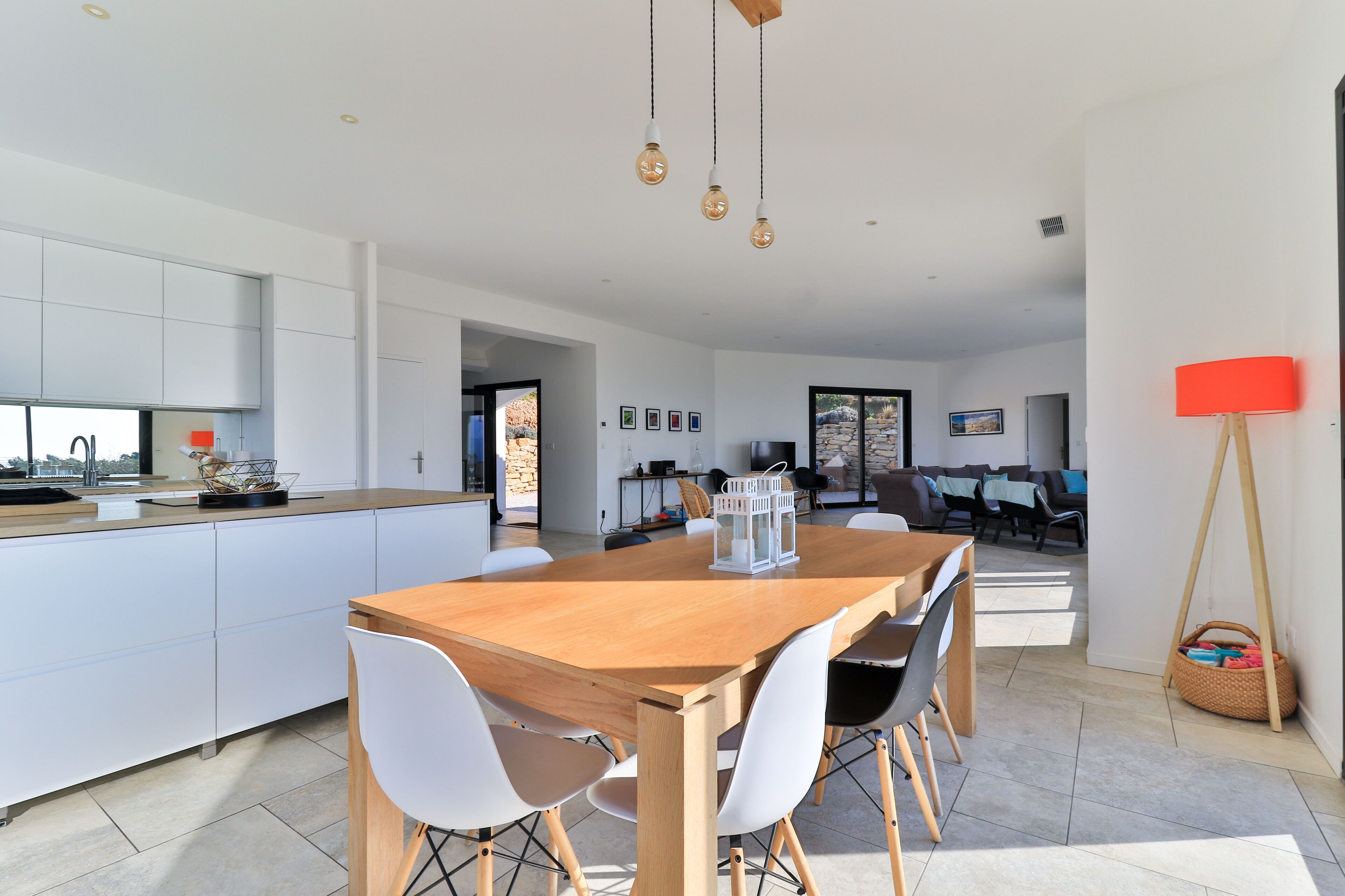 NEW STANDING villa with 360 ° VIEW on creeks, Cap Canaille and Cassis