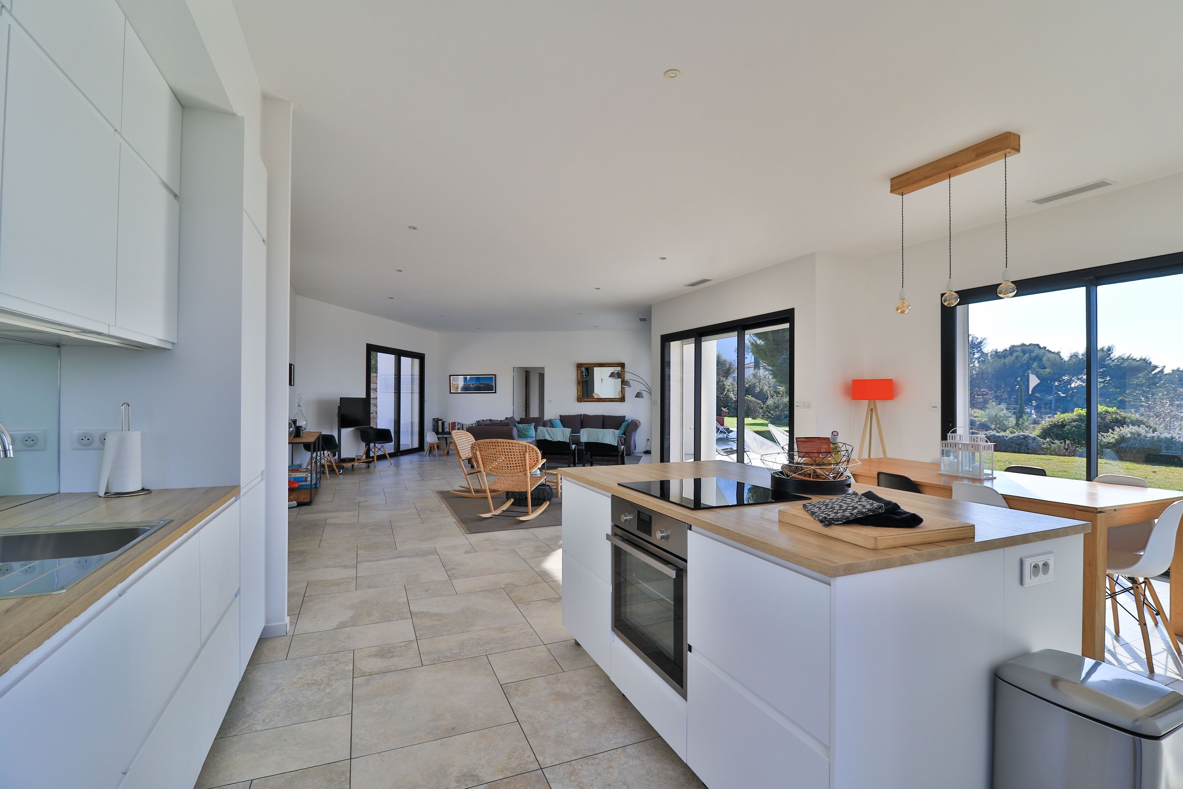 NEW STANDING villa with 360 ° VIEW on creeks, Cap Canaille and Cassis