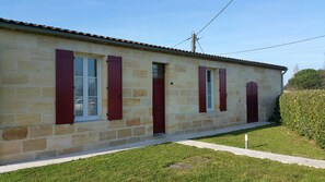 Exterior - Cottage House in Médoc: A Getaway between Vineyards, Ocean and Heritage (Moulis-En-Médoc)