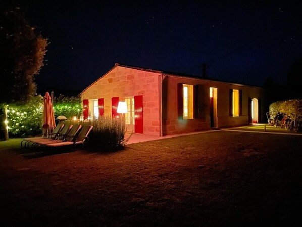 Exterior - Cottage House in Médoc: A Getaway between Vineyards, Ocean and Heritage (Moulis-En-Médoc)