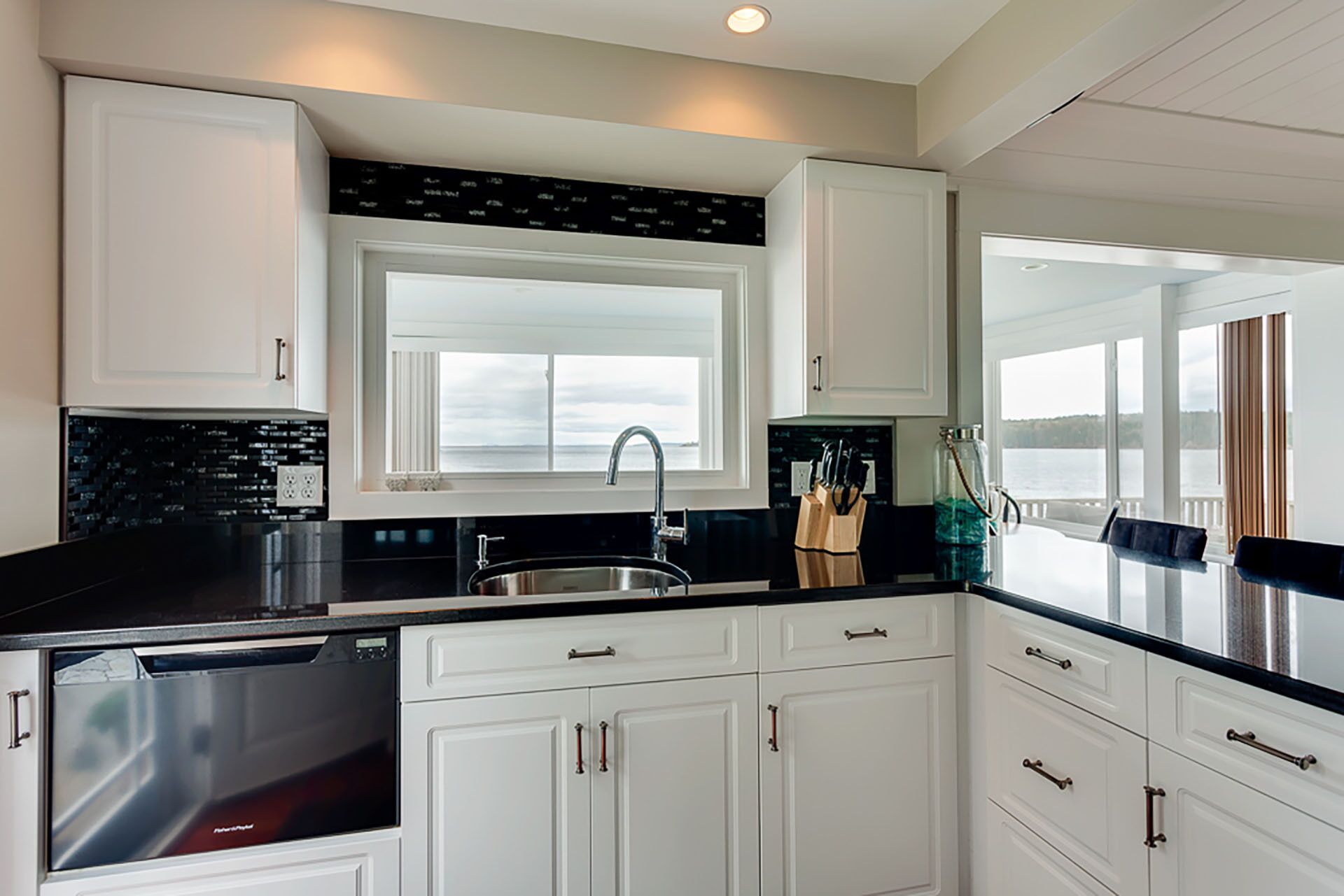 The Gem of the Mid-Coast Oceanfront Cottage on Private Beach 