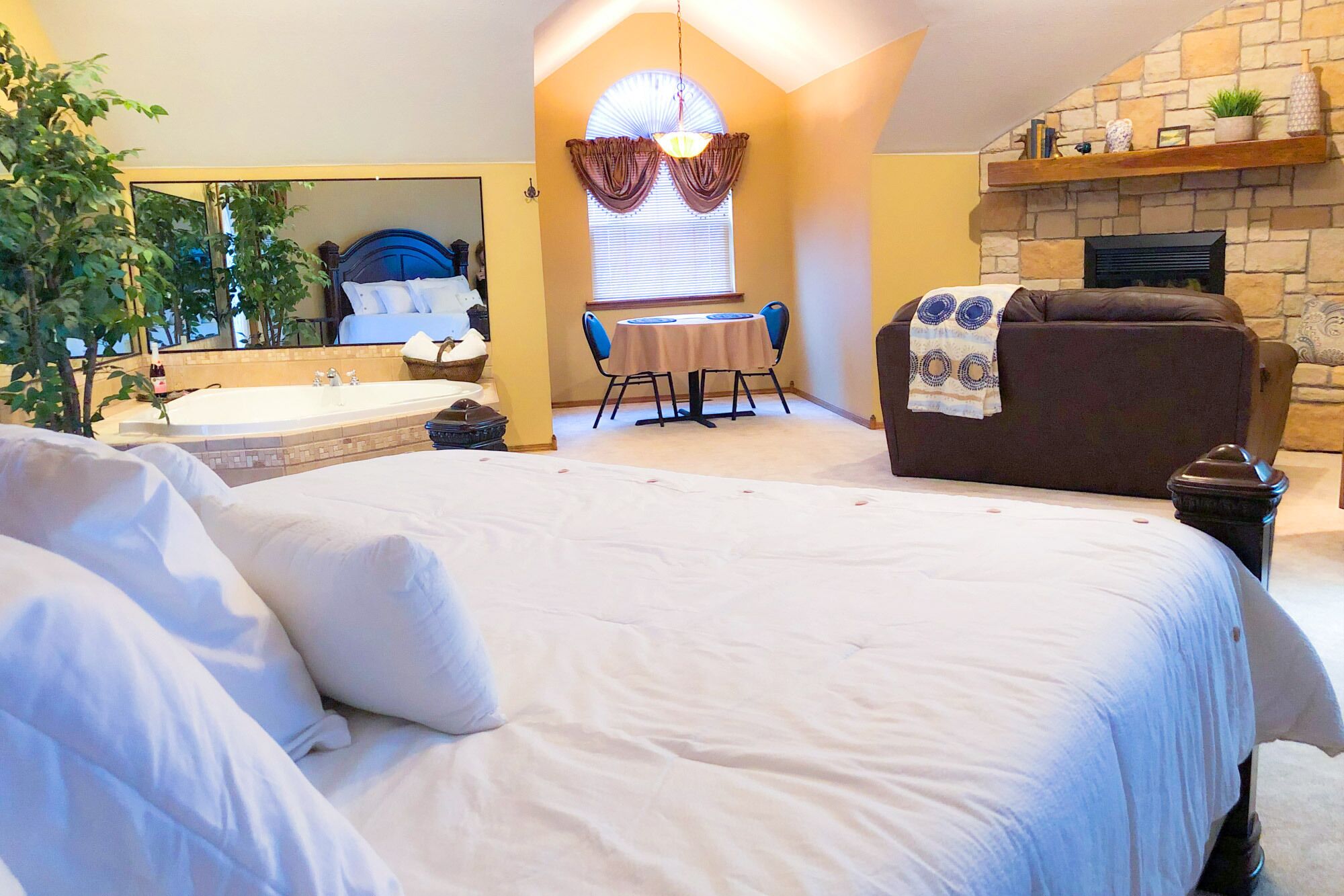 Incredible Setting In The Ozark Mountains ~ Just Minutes From Branson