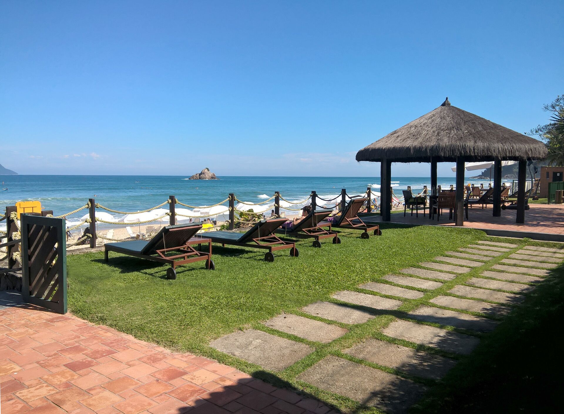 Juquehy Condomínio Frente ao Mar 42: best location on the beach 