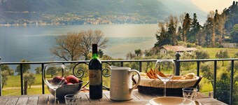 Charming Lake View Apartment with balcony close to the center