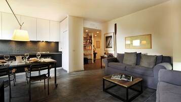 TV, DVD player, books, stereo
