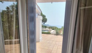 Interior - Family villa with swimming pool in a secure estate 100 steps from the sea (Ramatuelle)