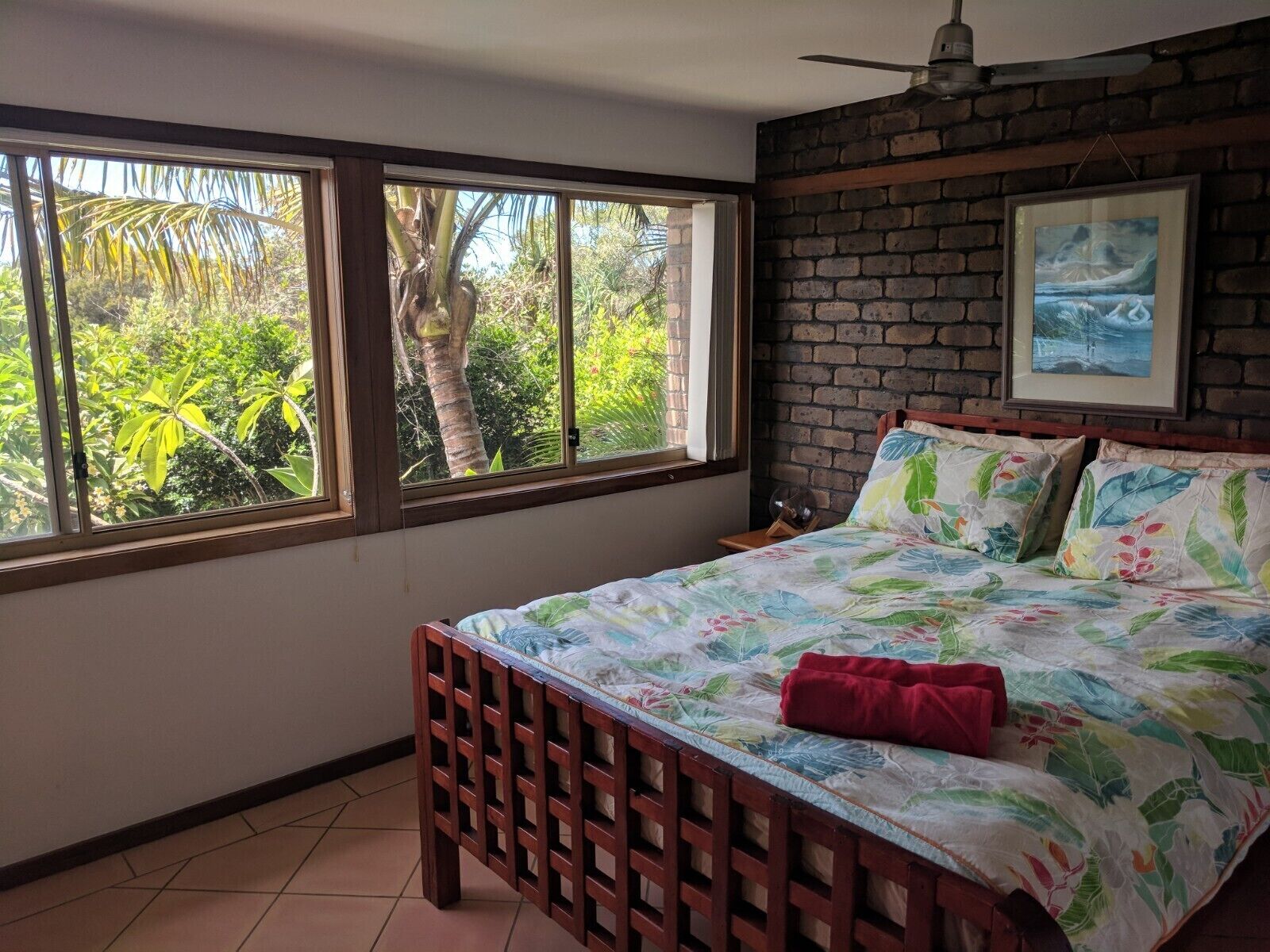 Angourie Beach House ,Ocean Views,100m to beach, cafe,restraunt,swing &Nat park