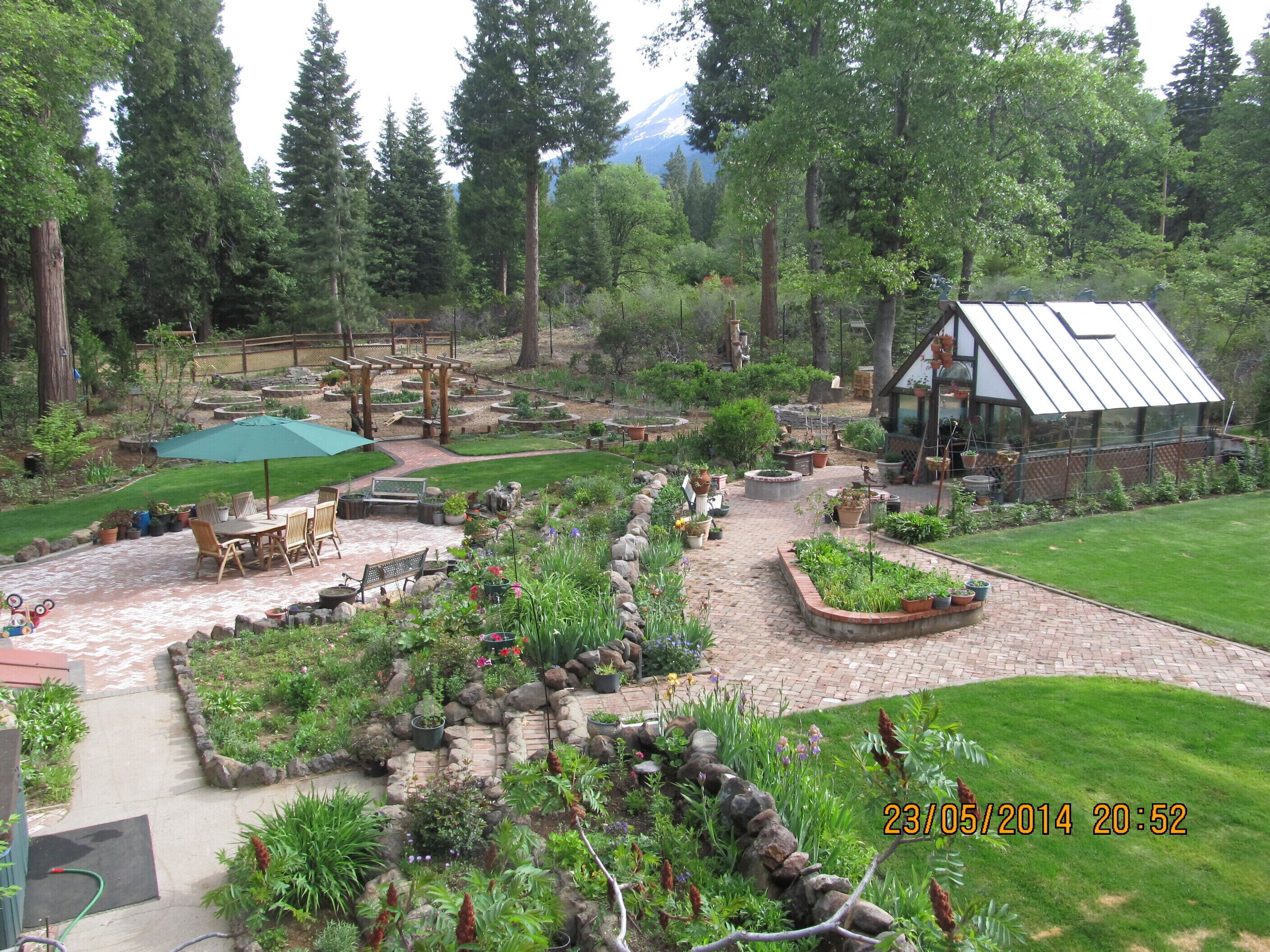 Garden Loft,  Very Private, Cov. Gar.  1 BR. 1 BA. 1 Mi to MS.