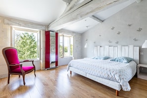 7 slaapkamers, een strijkplank/strijkijzer, reisbedje, gratis wifi