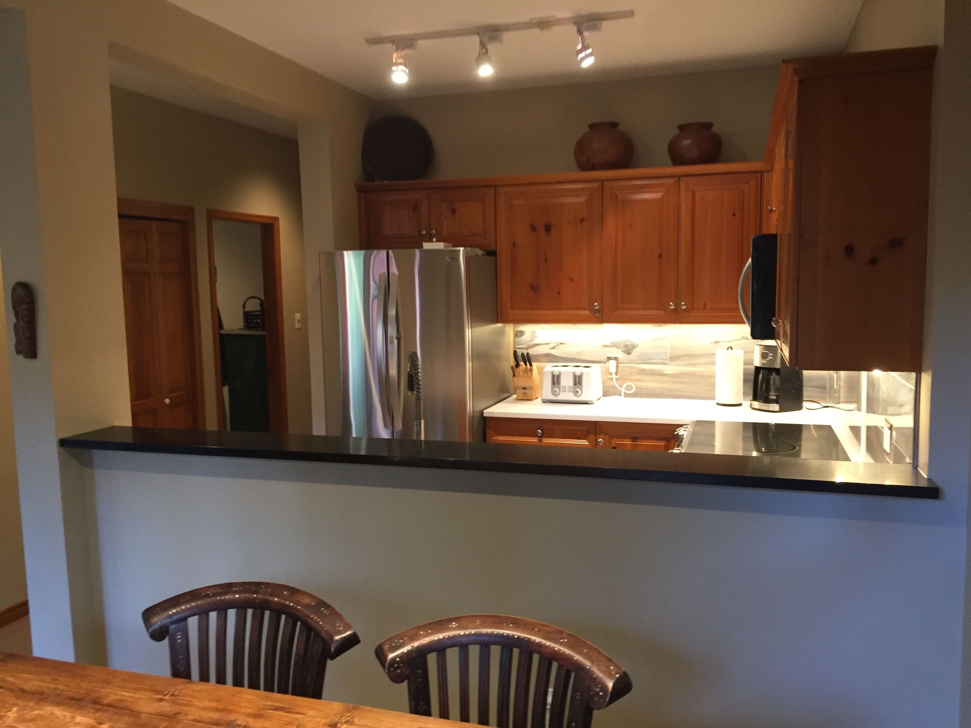 True Ski-in/Ski-out. Updated. Blackcomb. Sunny! Sleeps 4.