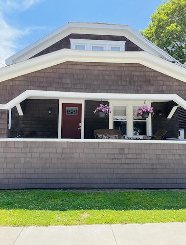 1st Class Rentals 4 Bedroom 2 Bathroom House