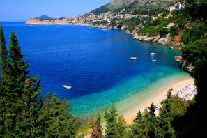 Una spiaggia nelle vicinanze, teli da spiaggia