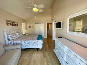 3 bedrooms, desk, iron/ironing board, free WiFi - Recently Renovated 3 Bedroom, 2 Bath Townhome just steps from the Beach! (Wildwood Crest)