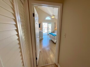 3 bedrooms, desk, iron/ironing board, free WiFi - Recently Renovated 3 Bedroom, 2 Bath Townhome just steps from the Beach! (Wildwood Crest)