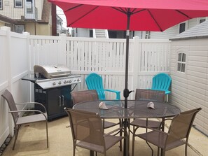 Outdoor dining - Recently Renovated 3 Bedroom, 2 Bath Townhome just steps from the Beach! (Wildwood Crest)